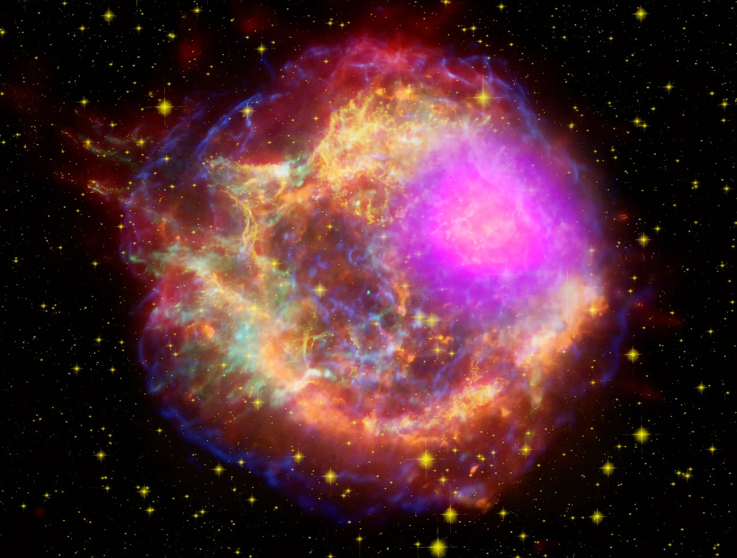 Immagine composita (raggi X, luce visibile, infrarosso, onde radio) del resto di supernova Cassiopeia A, distante circa $11\,000$ anni luce dalla Terra.